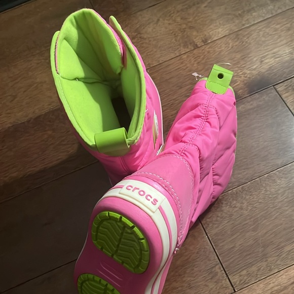 Crocs size 5 women’s light up winter boots - Picture 3 of 4